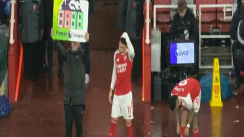 郑钦文击败梅尔滕斯 查尔斯顿赛突破八强关卡